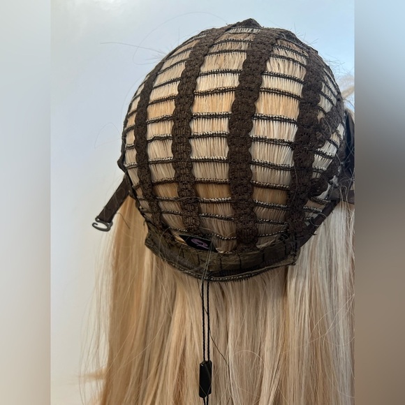 WIG - Layered Dirty Blonde Side Bangs Wig - Realistic Look - Picture 4 of 10